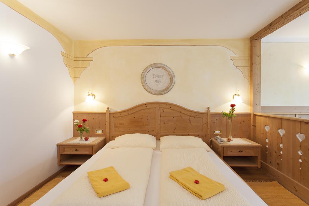 Landhotel Tharerwirt Olang Zimmer foto